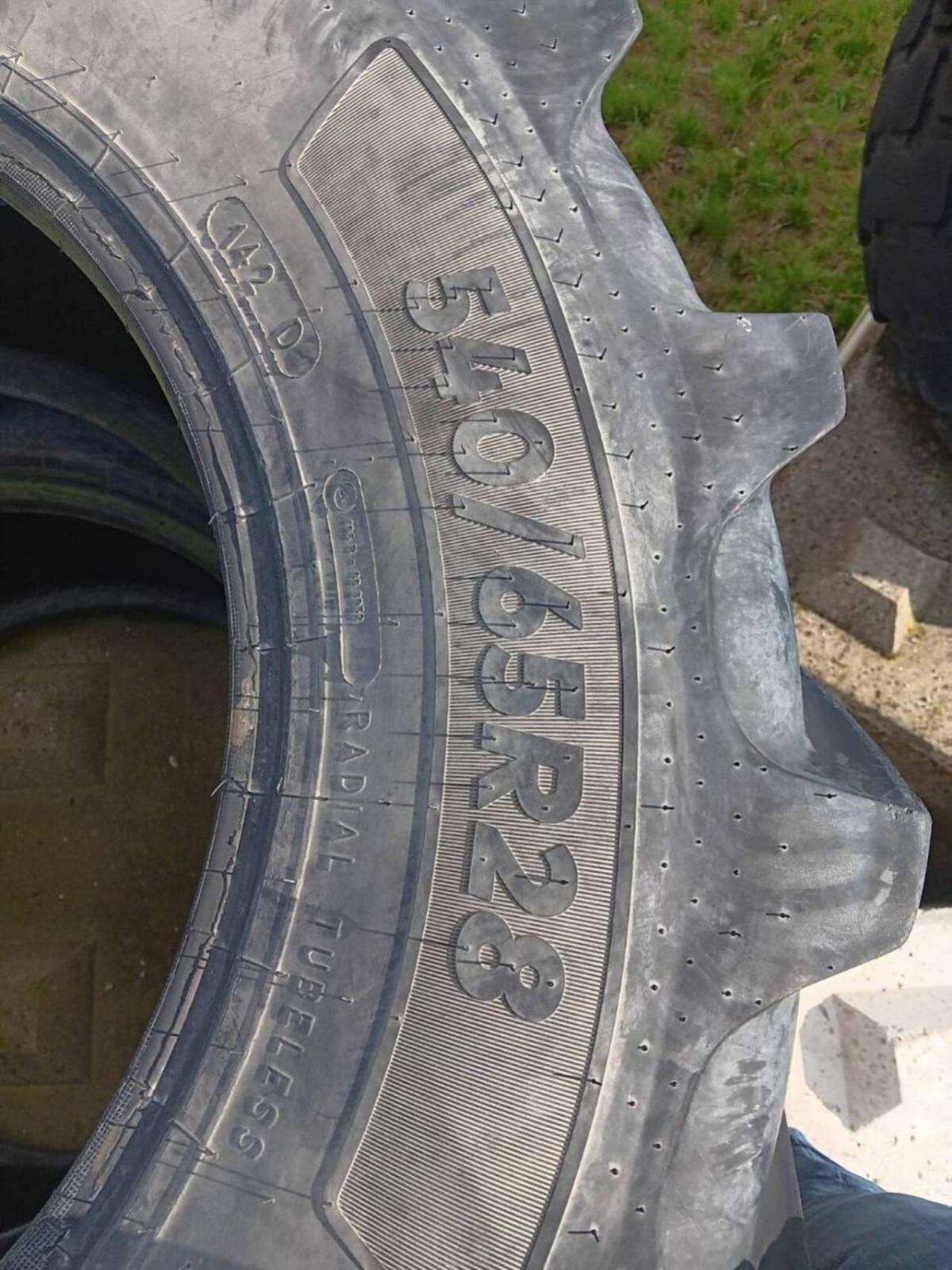 Reifen 540/65 R28 2