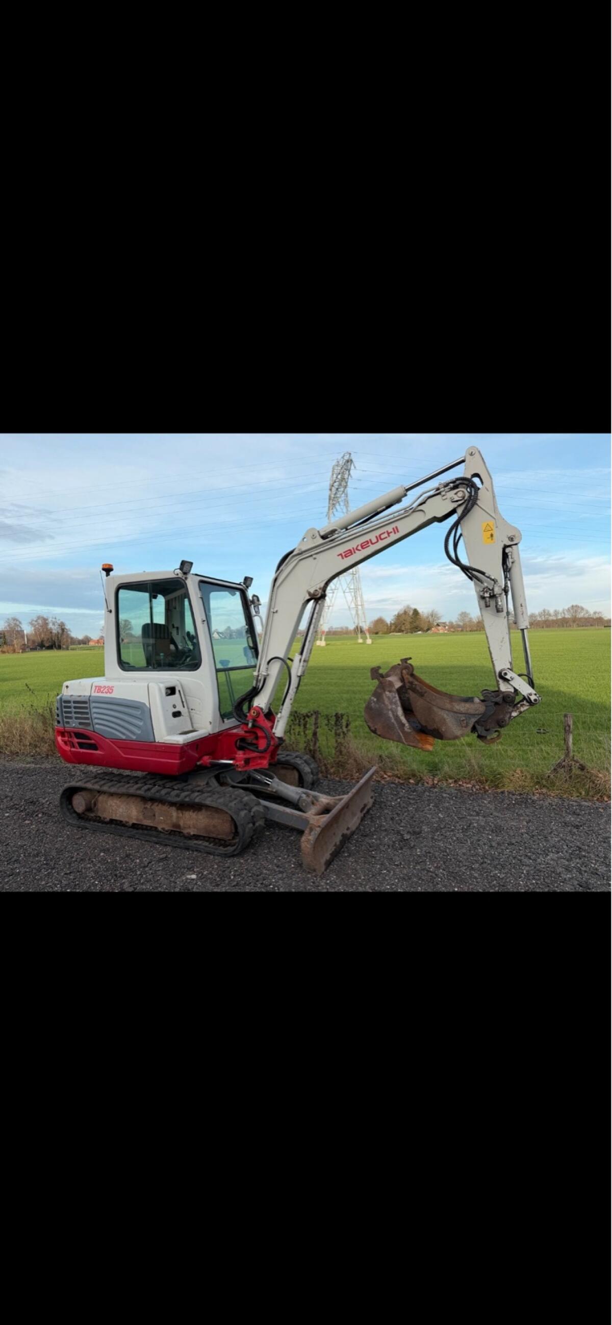 Takeuchi TB-235 3