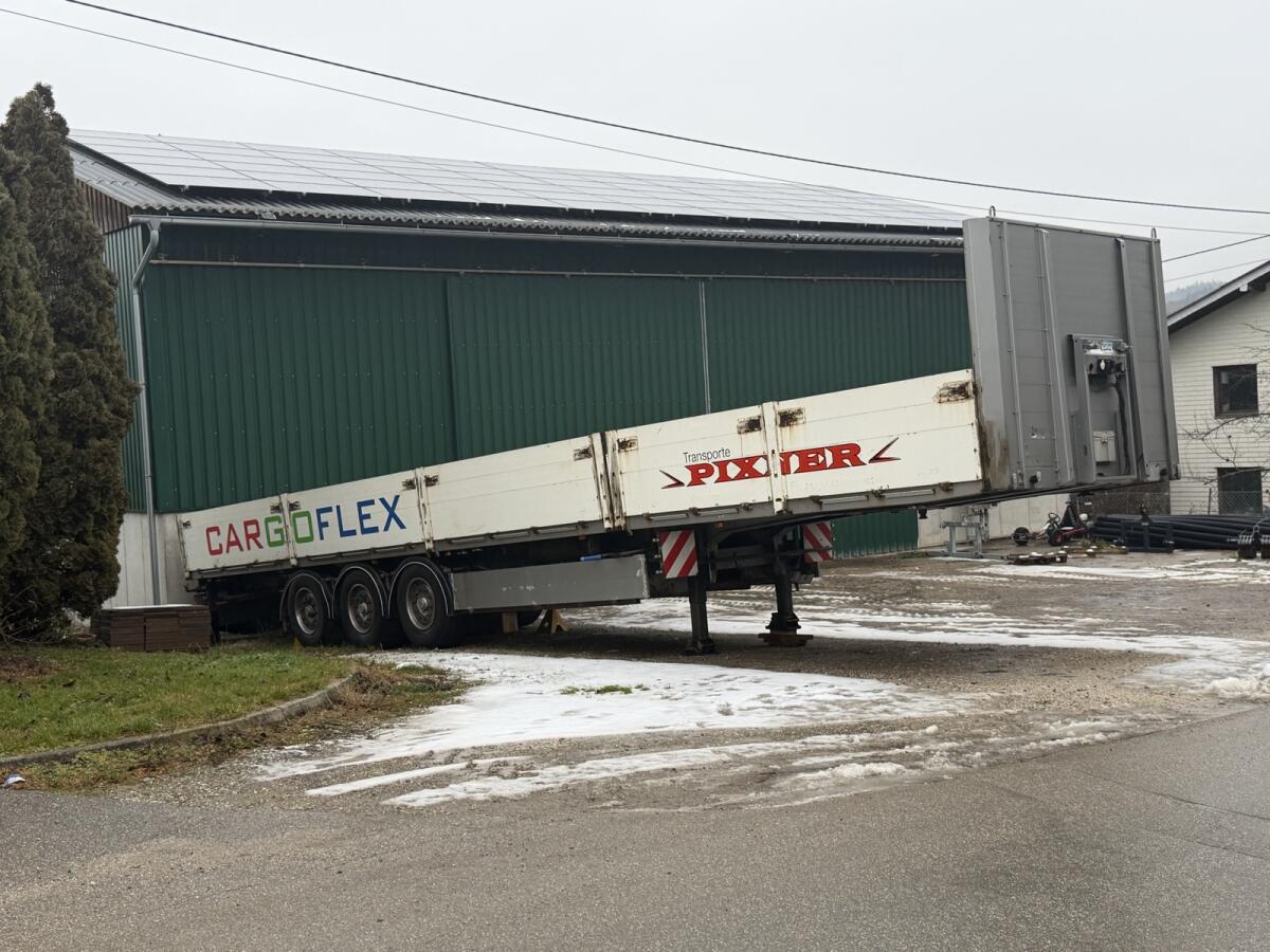 Verkaufe Schwarzmüller Auflieger 1
