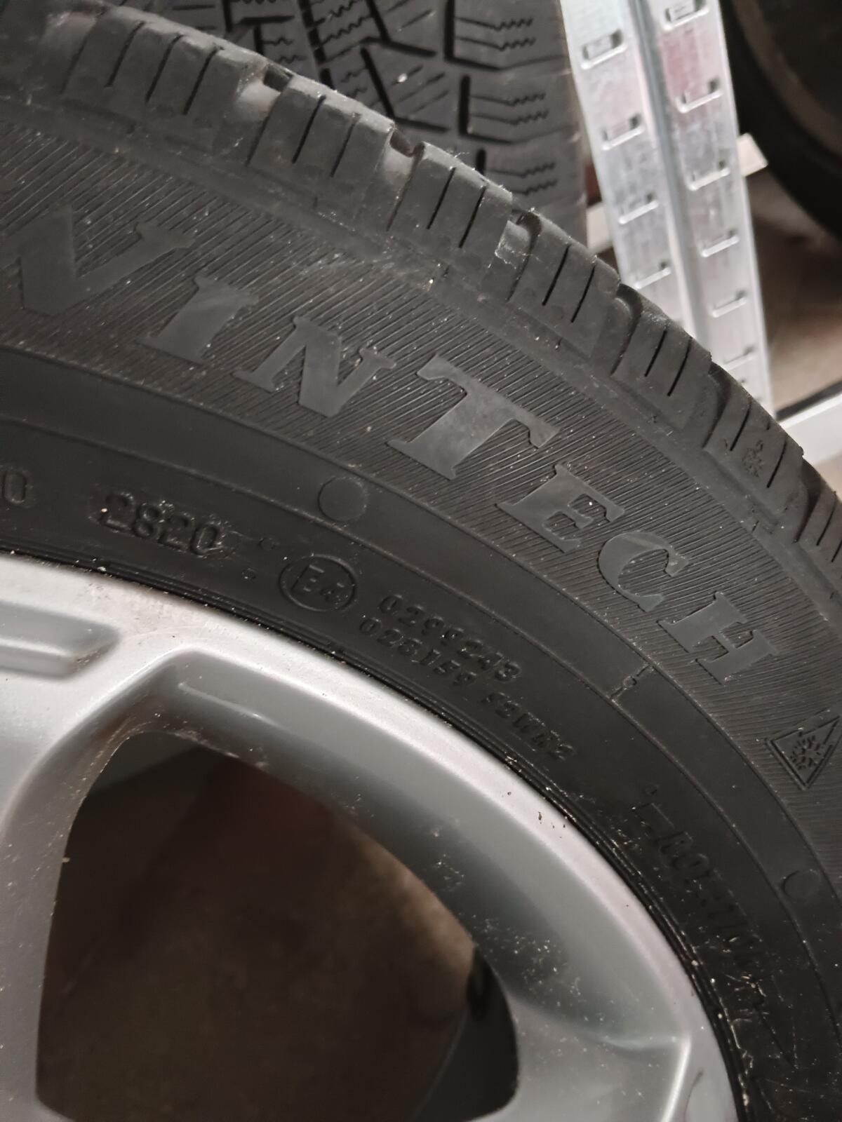 Winterreifen mit Alufelgen 205/55/R16 1