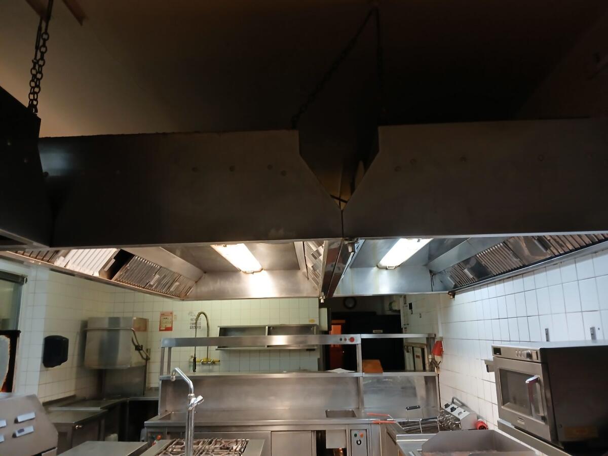 Dunstabzüge Nirosta drei Stk. 3