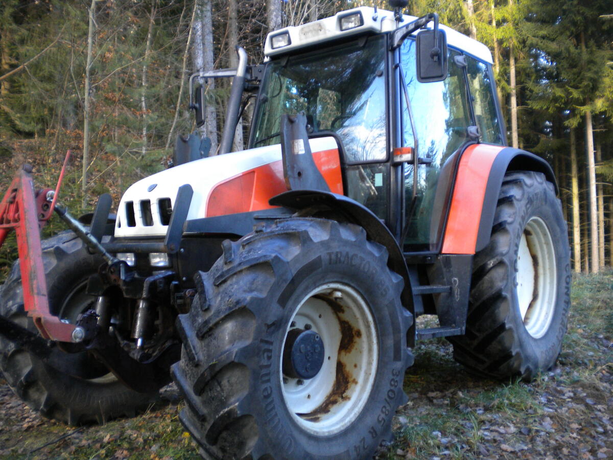 Steyr Traktor mit Frontlader 1