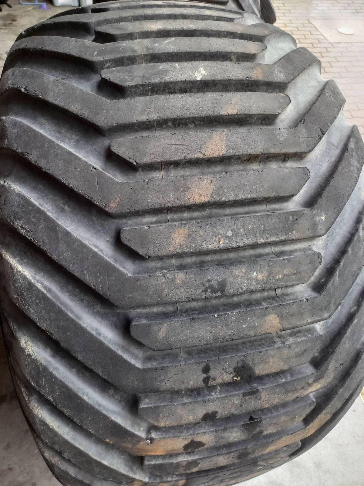 Reifen der Marke BKT 700 50-22.5 2