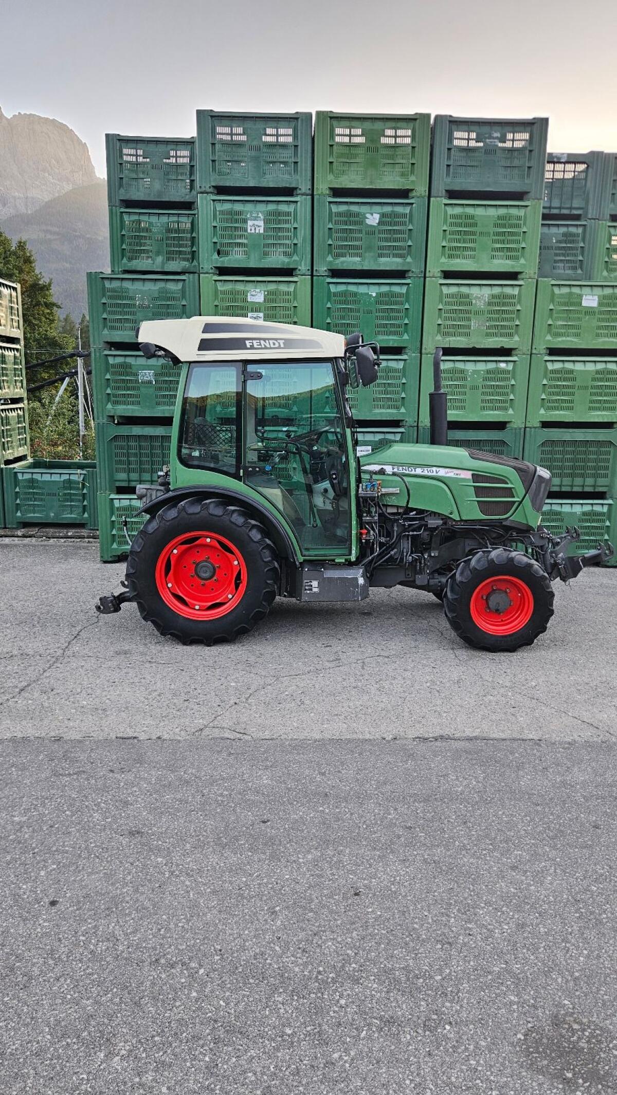 Fendt Vario 210V Obstbautraktor 2