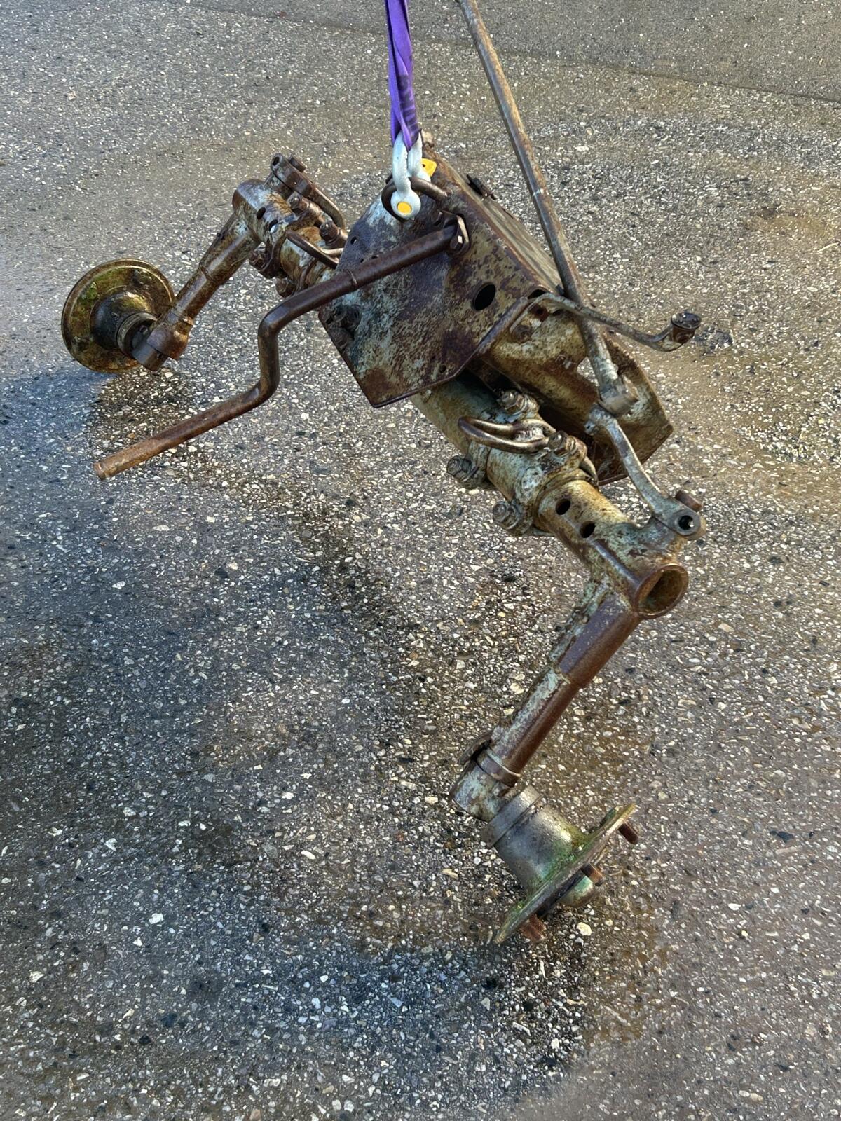 Vorderachse Steyr T80a mit Bock und Kurbel 1