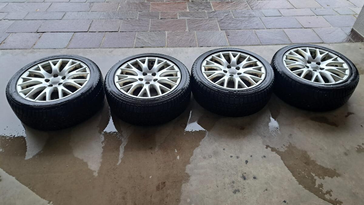 Audi Winterreifen 17-Zoll Komplett 1