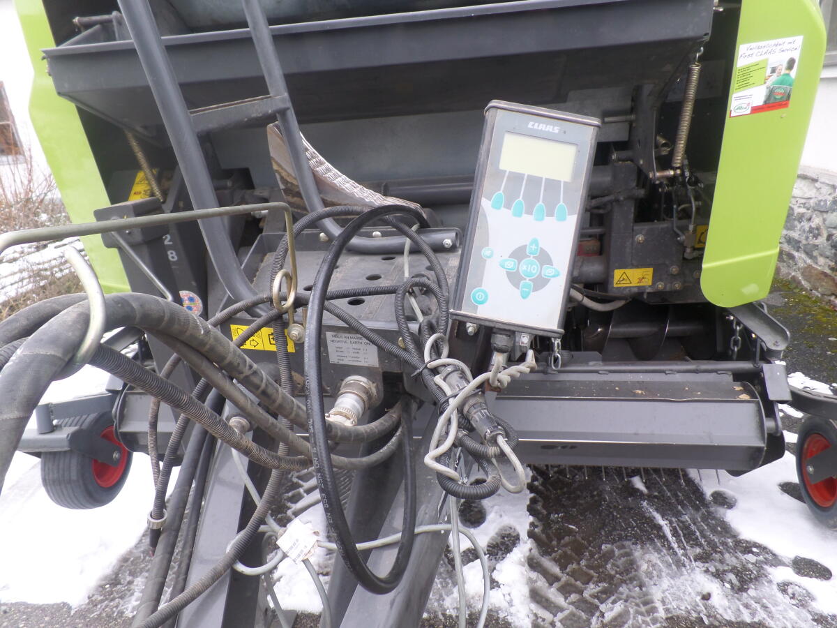 Claas Variant 380RC 2