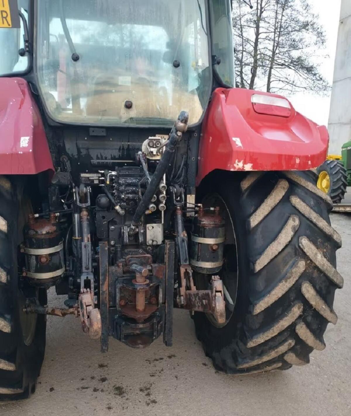 Case IH Farmall 115U 2