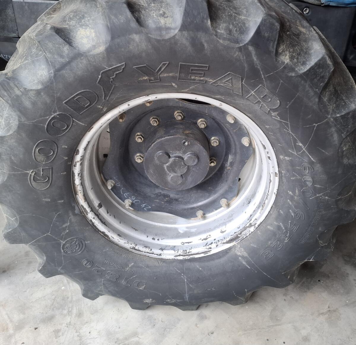 Kompletträder 710/70R38 + 600/65R28 2