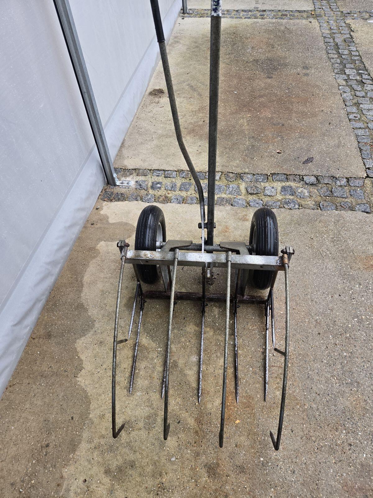 Futterwagen Futtergabel Heu Pferd Rind 3