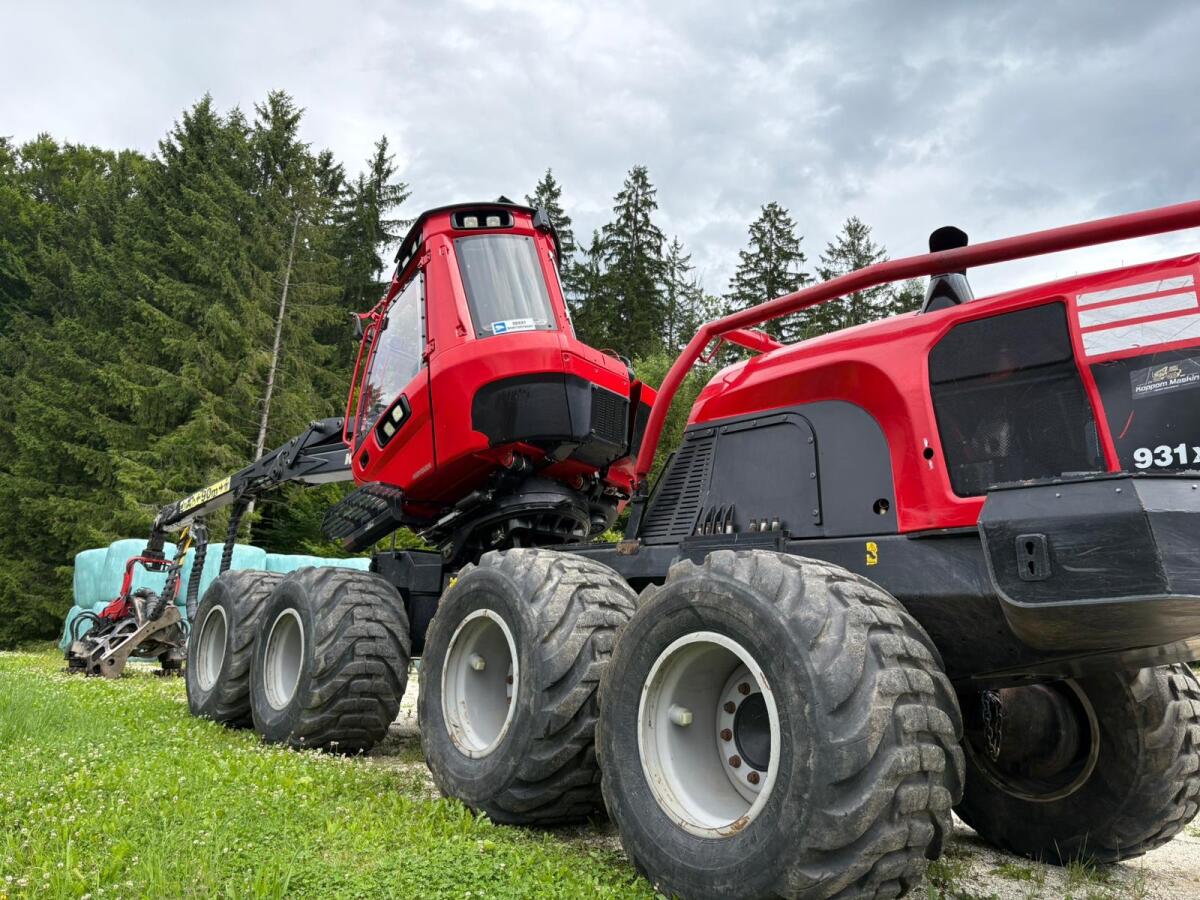 Komatsu 931xc mit C144 1