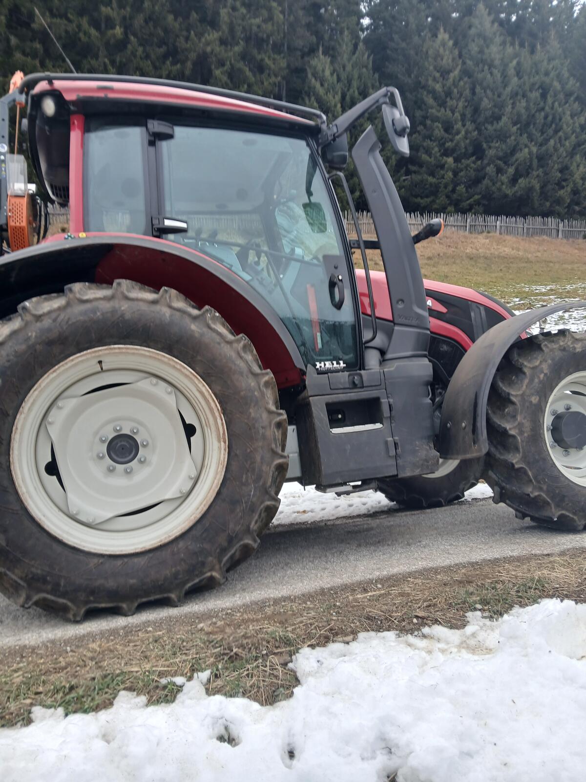 Traktor Valtra G105 2