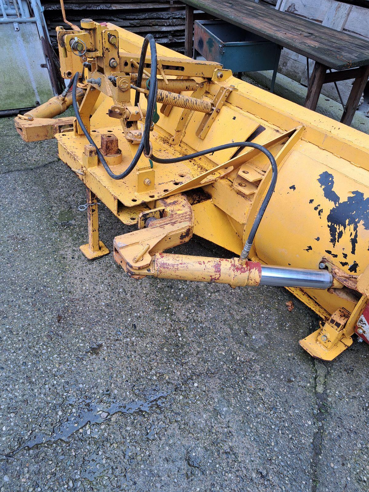 Schneeschild für Fronthydraulik 3