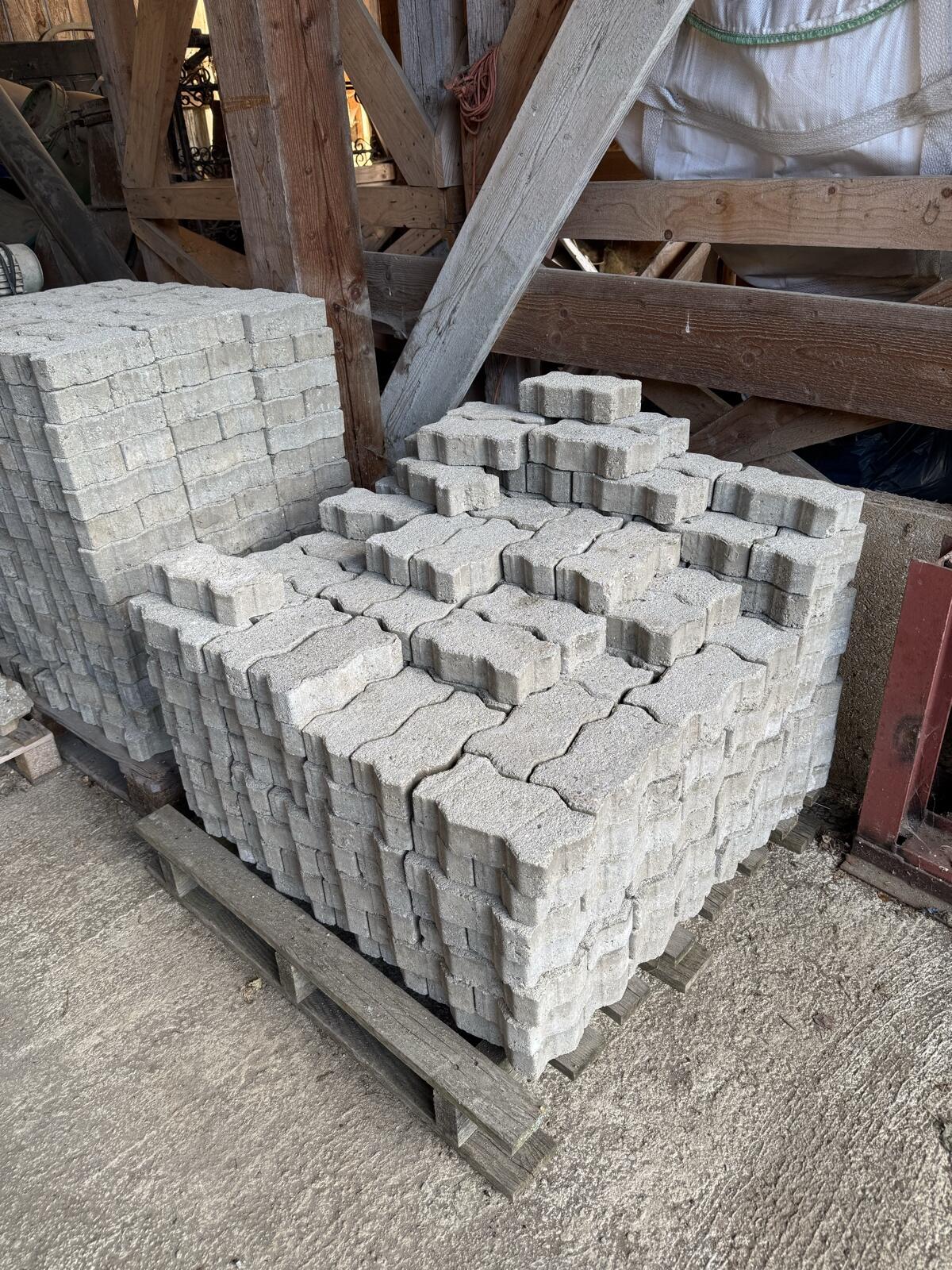 Zu verschenken / Pflastersteine 2