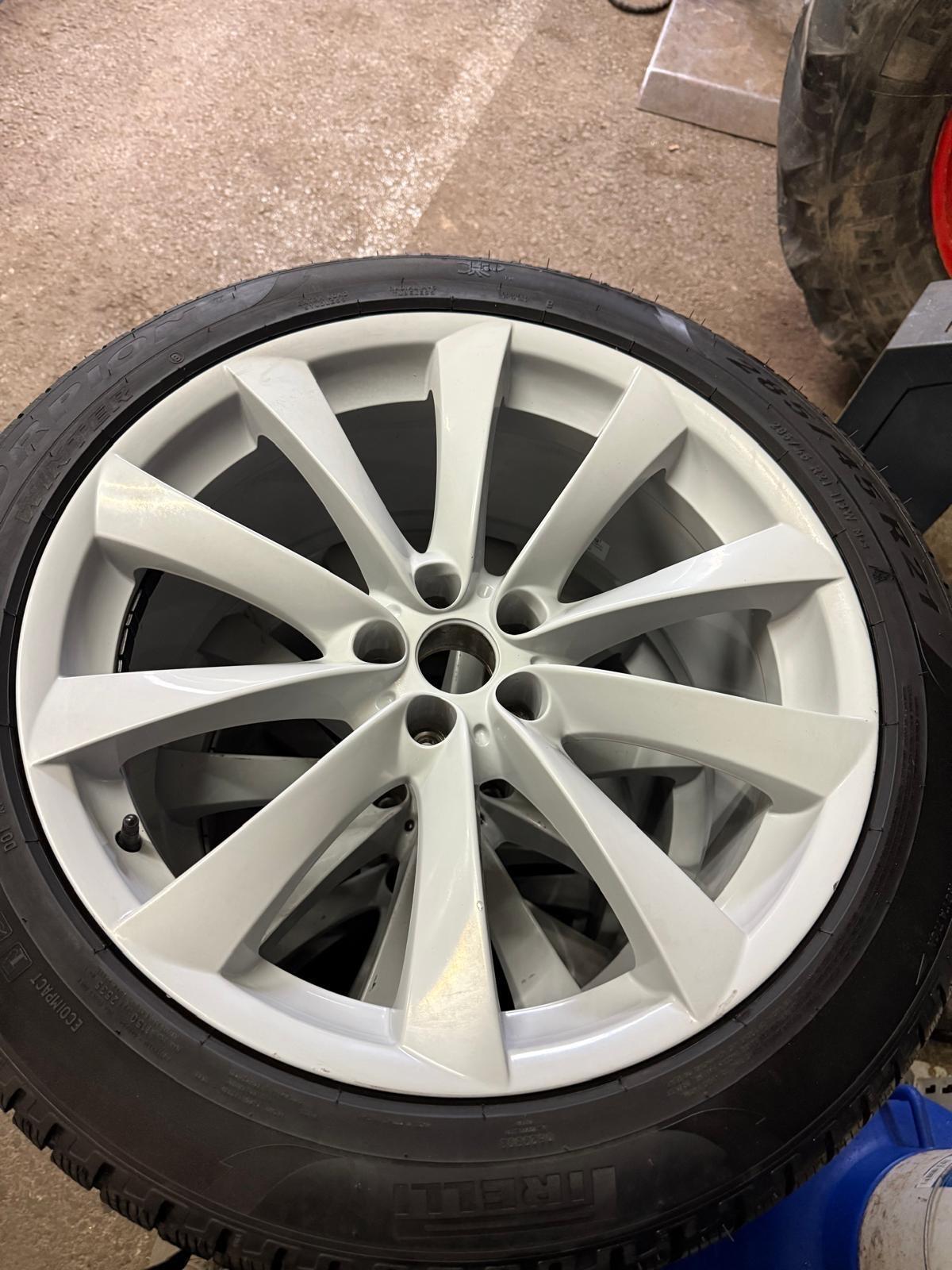 Alufelgen Audi Reifen 285/45 R21 Pirelli Scorpion Winter 2
