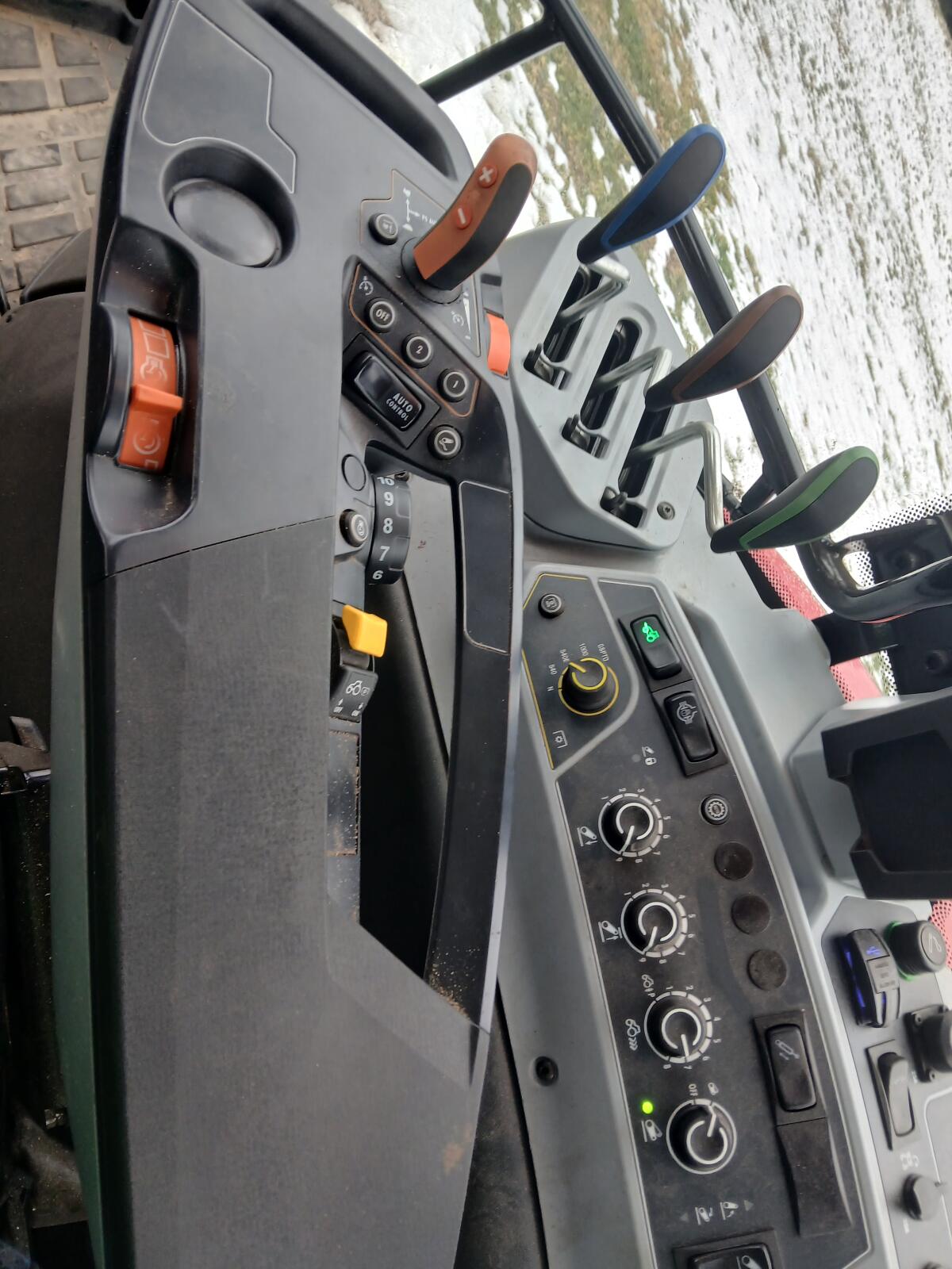 Traktor Valtra G105 1