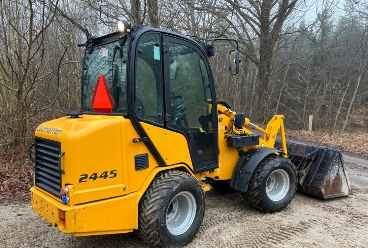 Kompaktlader Schäffer 2445 2