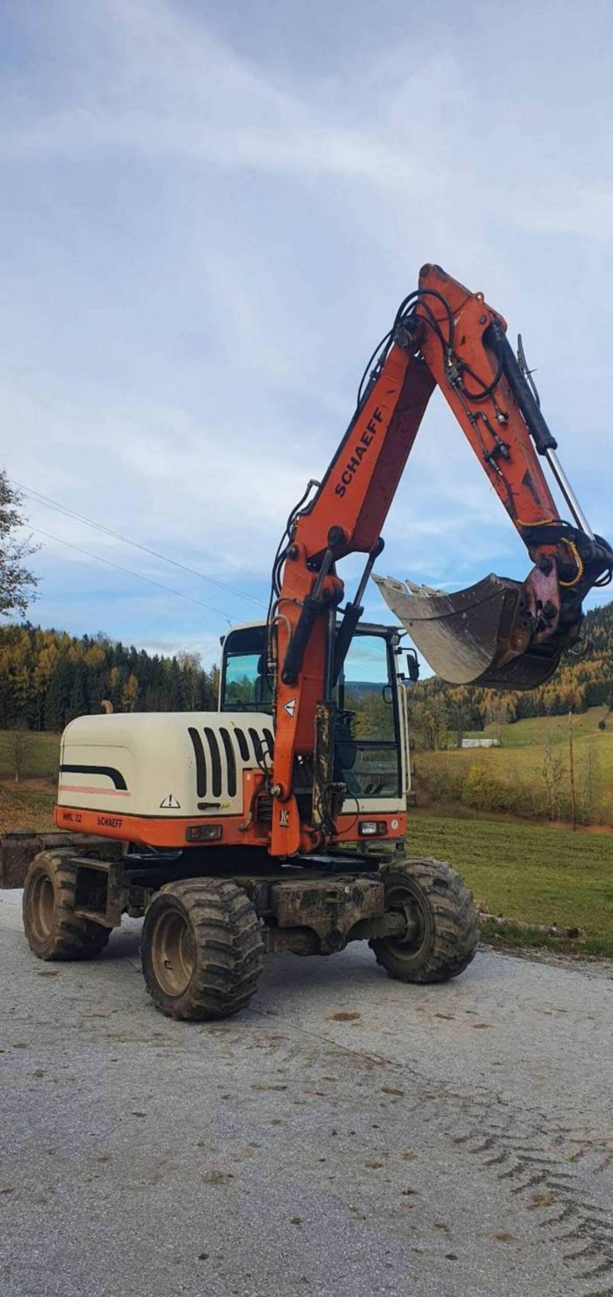 Mobilbagger Schaeff-Terex HLM 32 2