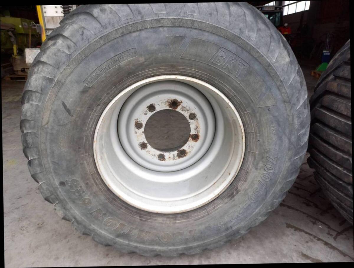 Reifen der Marke BKT 700 50-22.5 3