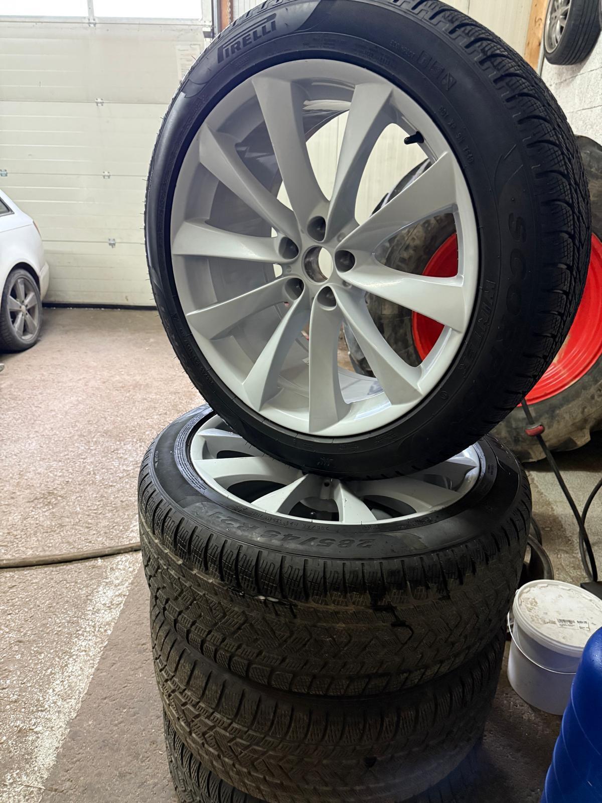 Alufelgen Audi Reifen 285/45 R21 Pirelli Scorpion Winter 1