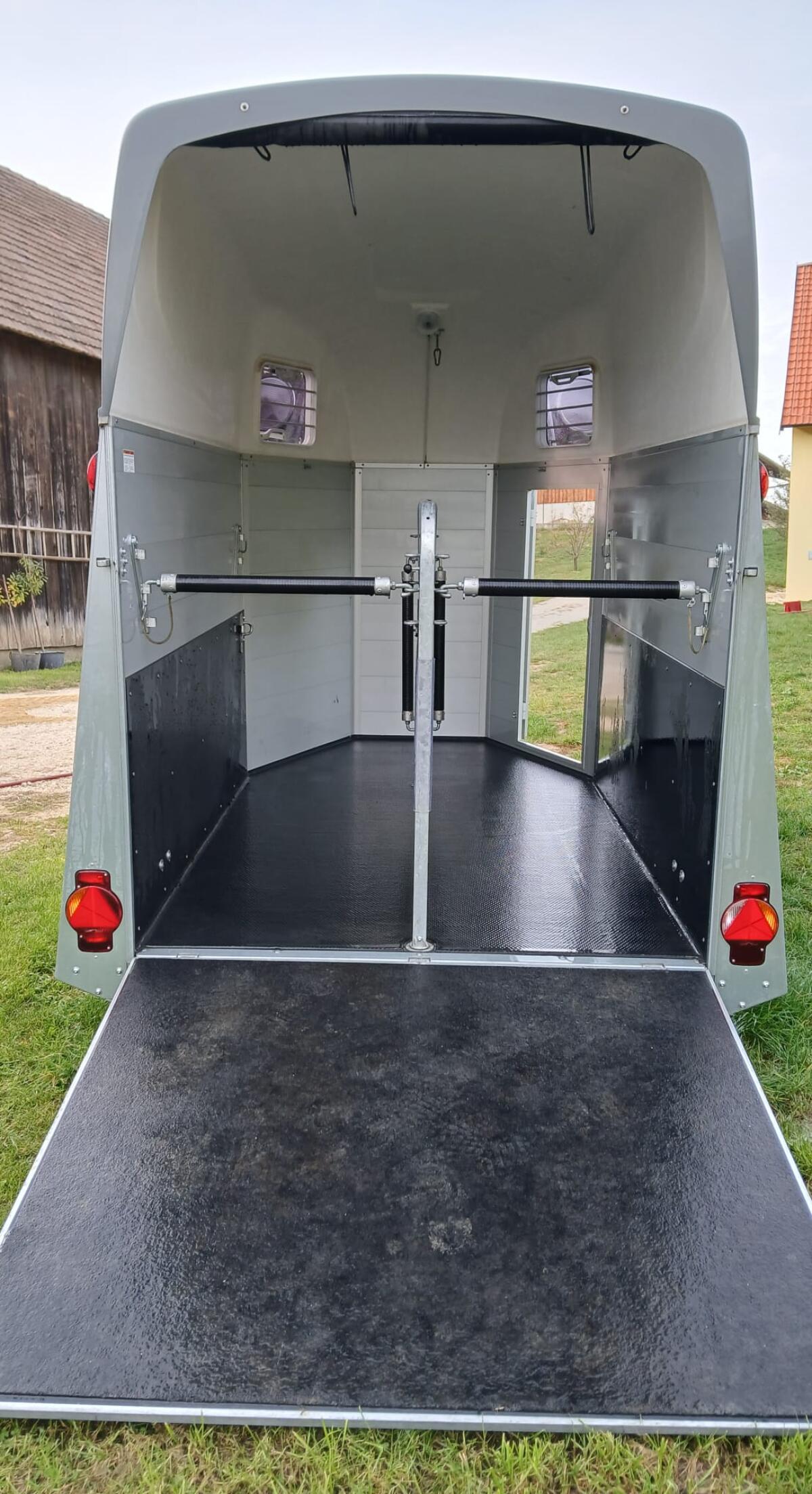 Pferdeanhänger Humbaur Equitos Alu 3