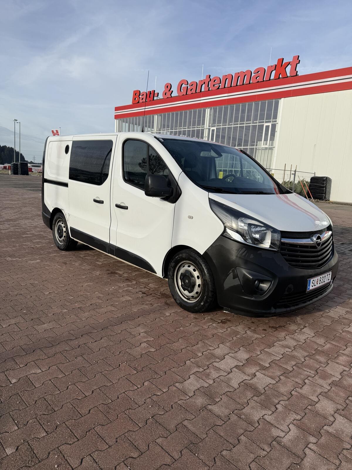 Opel Vivaro B, Rückfahrkamera, Standheizung 1