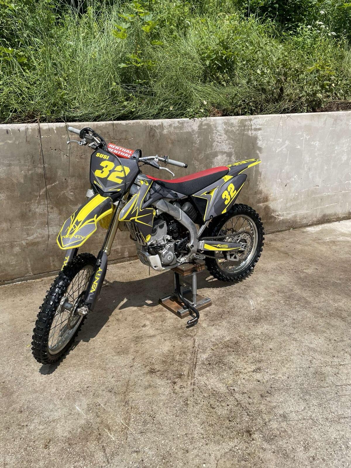 Suzuki 250 4T 3