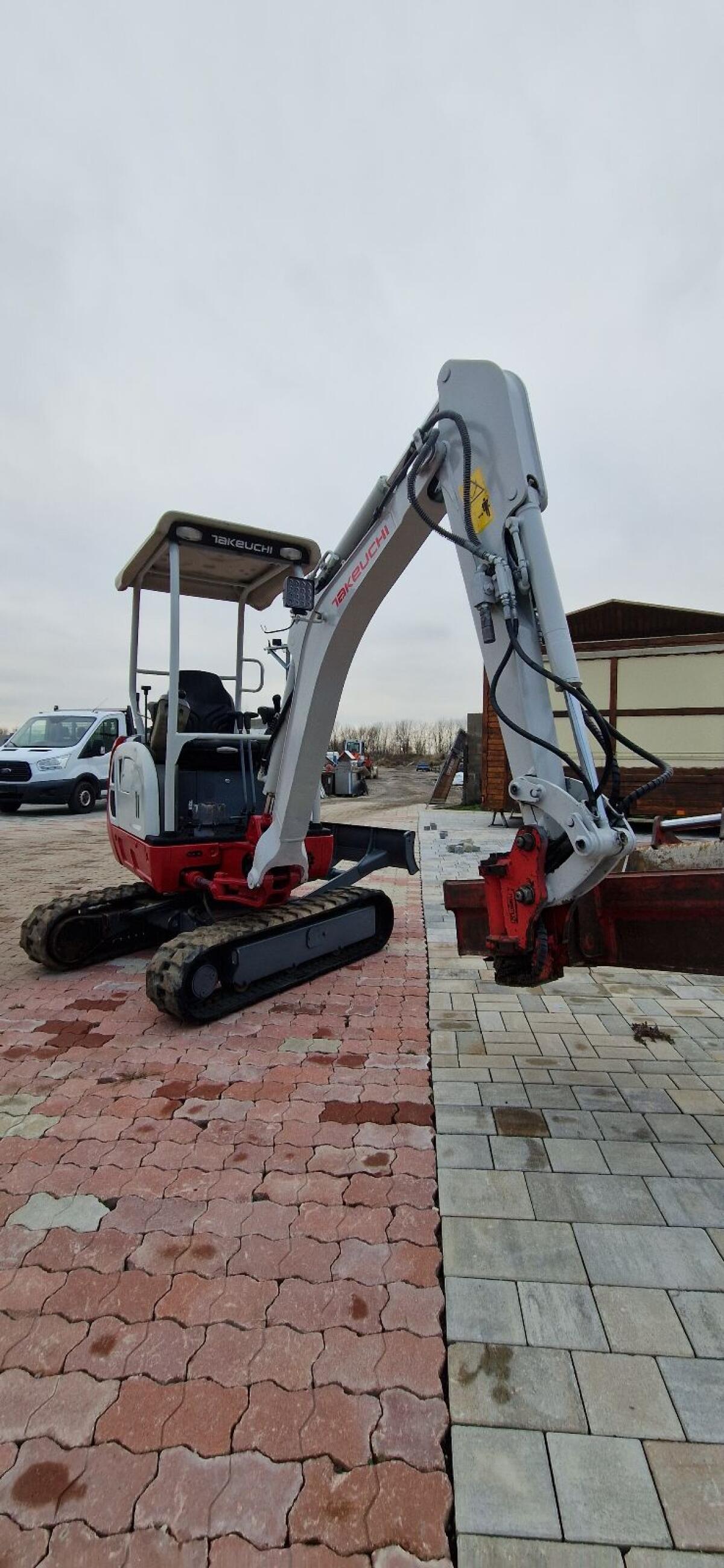 Takeuchi TB216 Powertilt 3