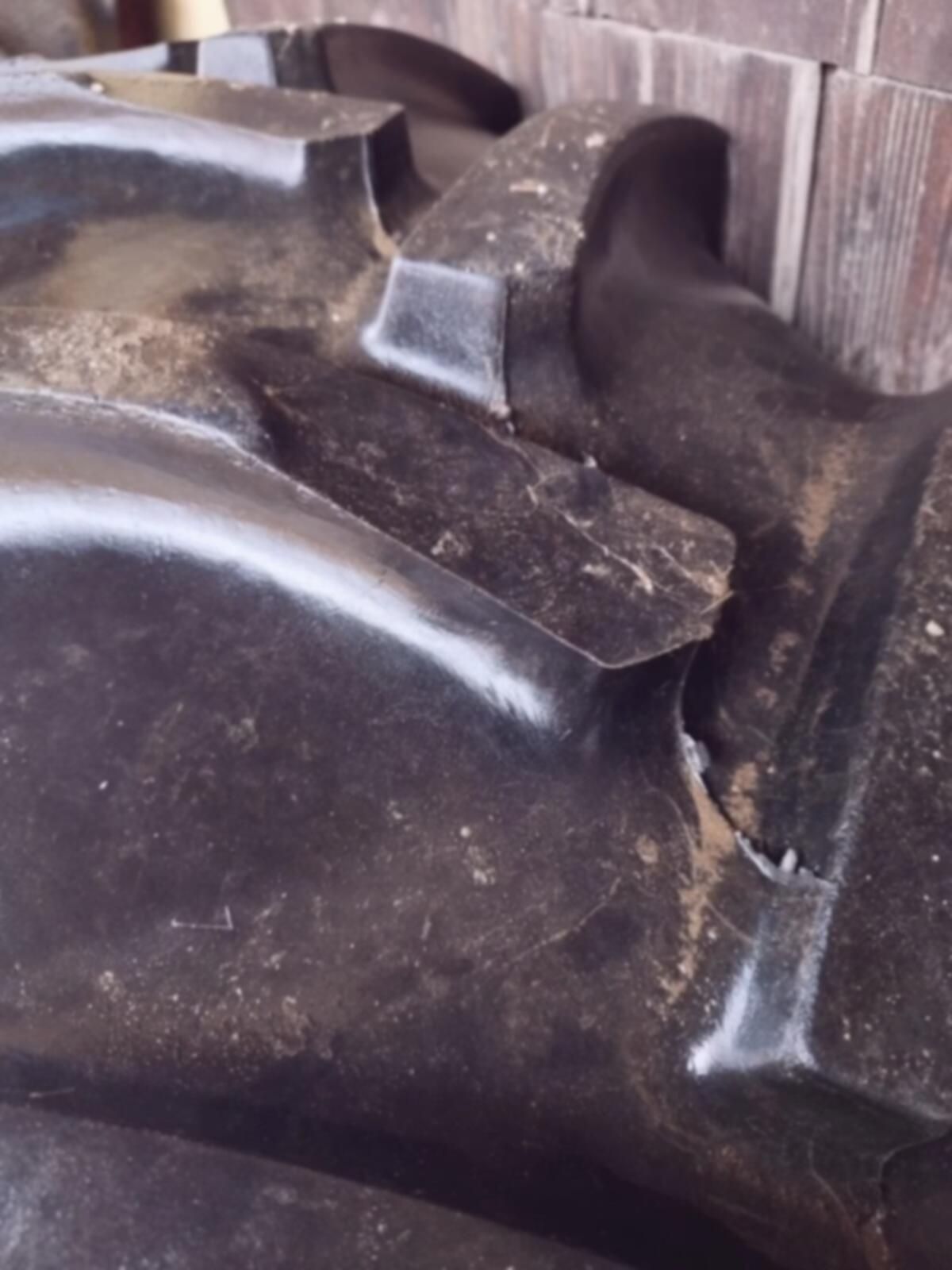 Continental Contract AC 85 380/85R30 135A8, DOT 1712 3