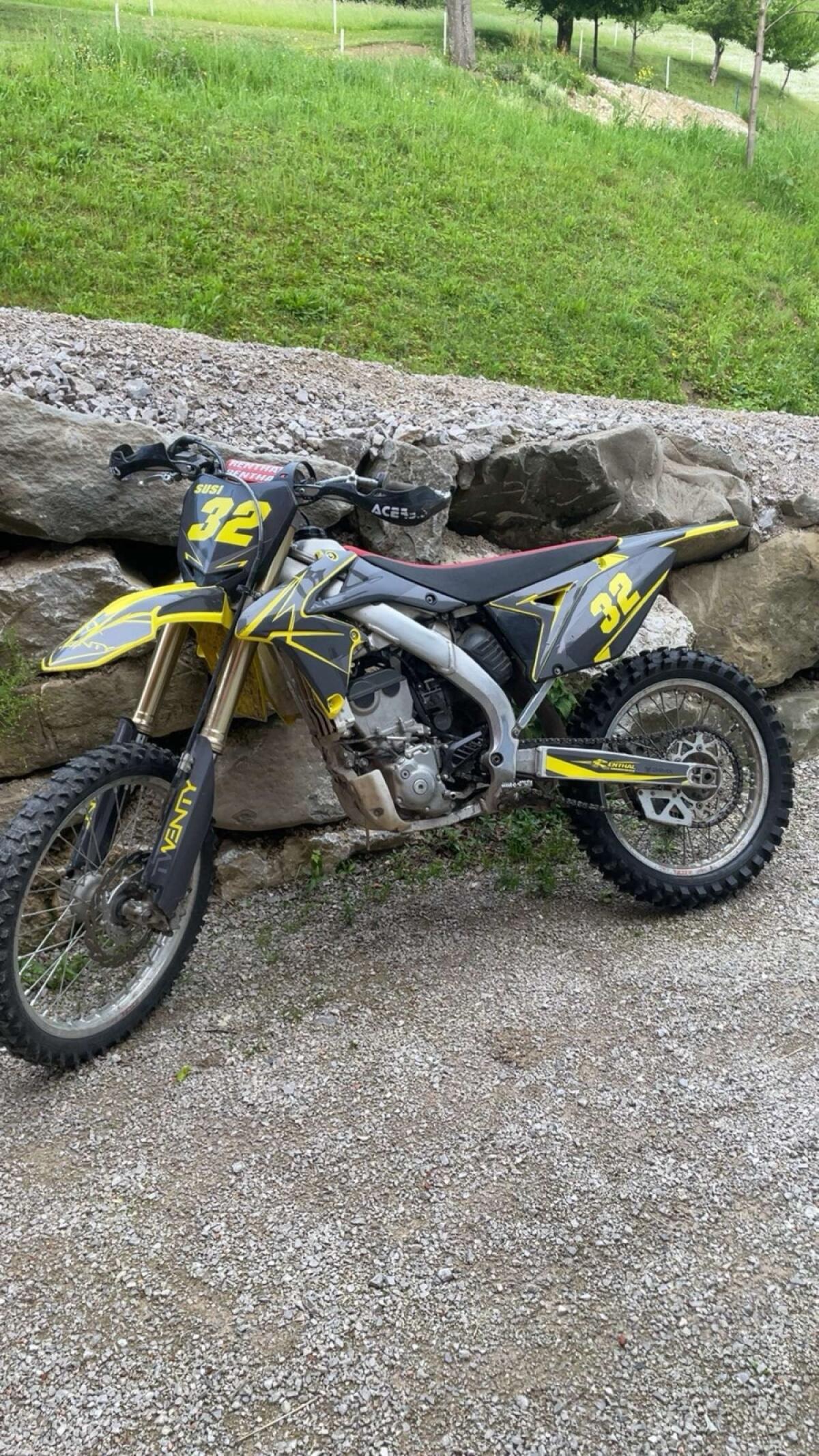Suzuki 250 4T 2