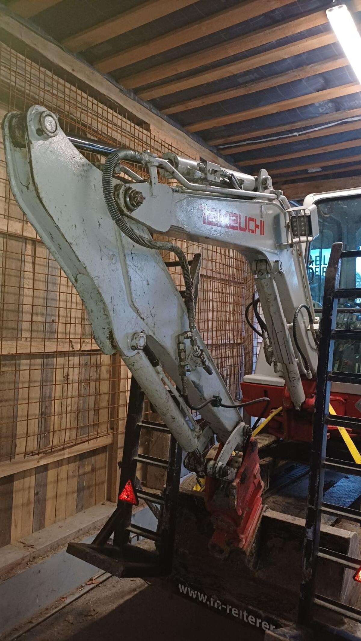 Bagger Takeuchi TB 228 3