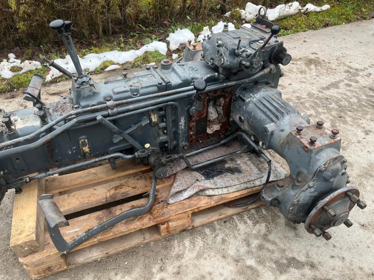 Verkaufe gebrauchtes ZF-Getriebe von Lindner BF 350A 2