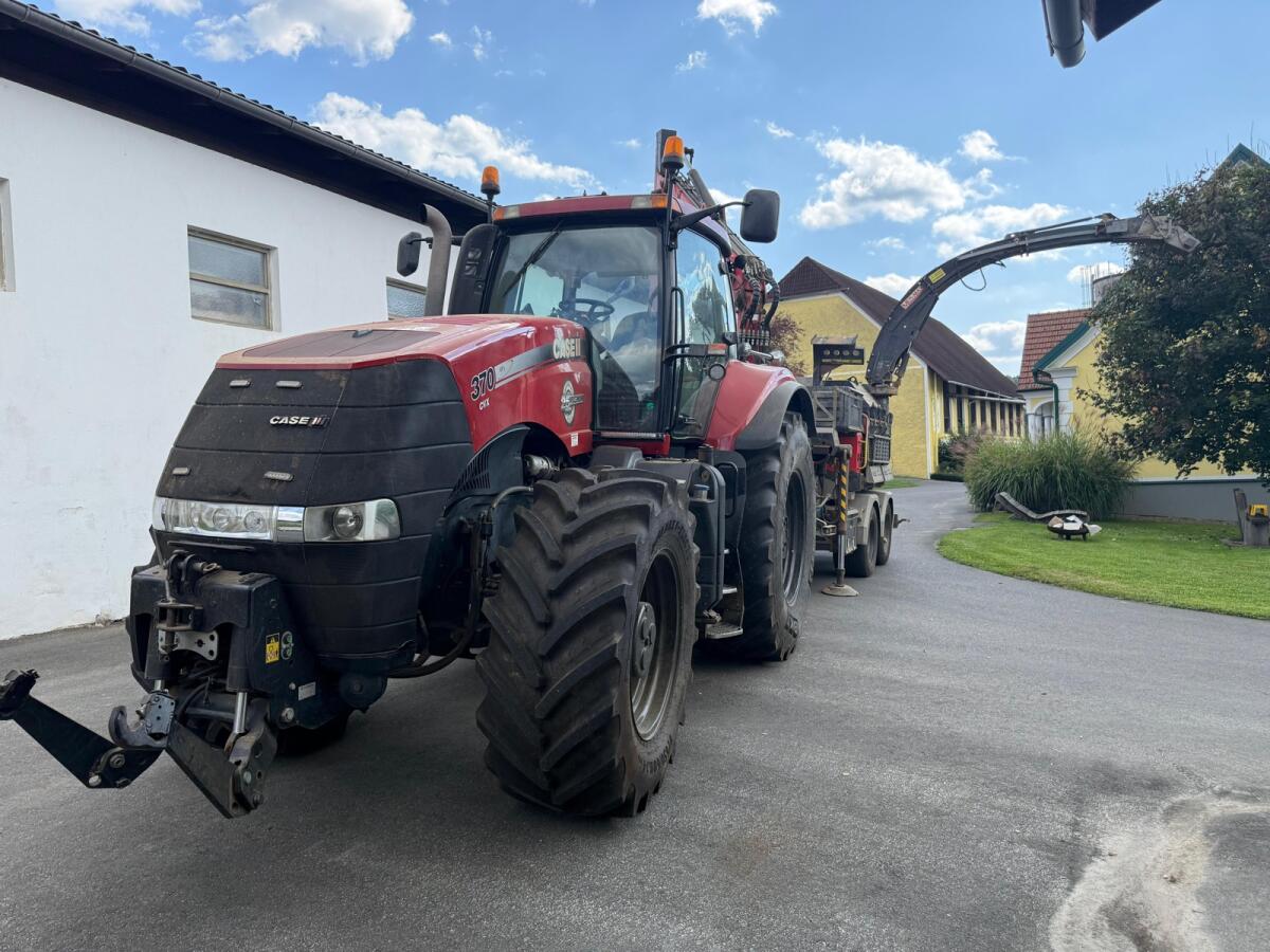 Case Magnum 370 CVX und Mus Max WT11 1