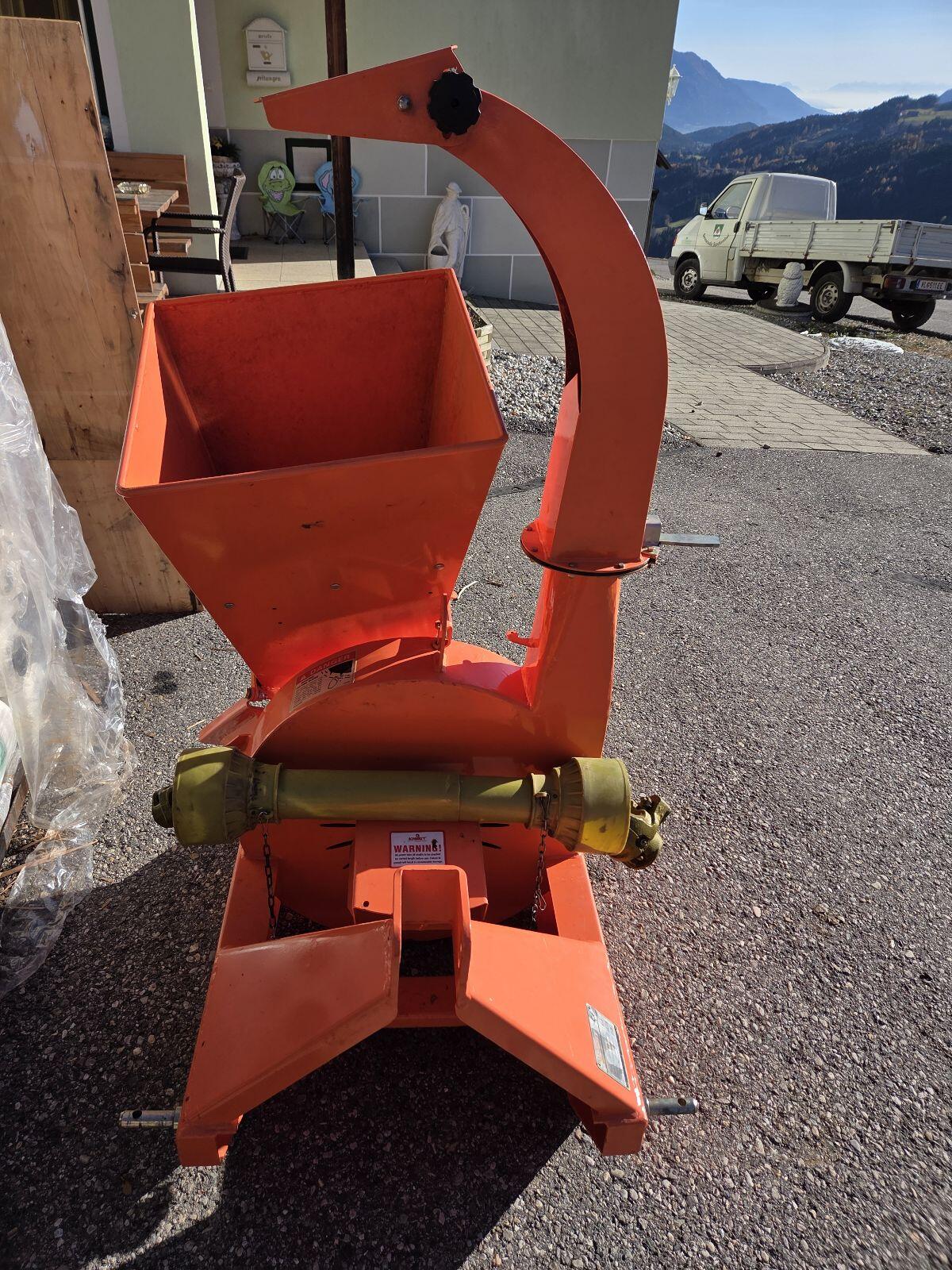 Holzhäcksler mit Zapfwelle bis 10 cm ohne Einzug 2