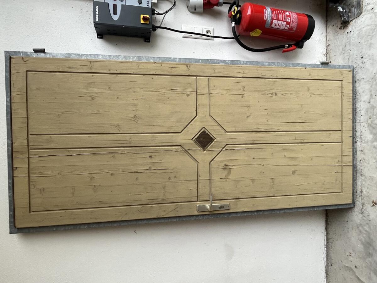 Verkaufe Tür mit Stahlrahmen und Zarge 1