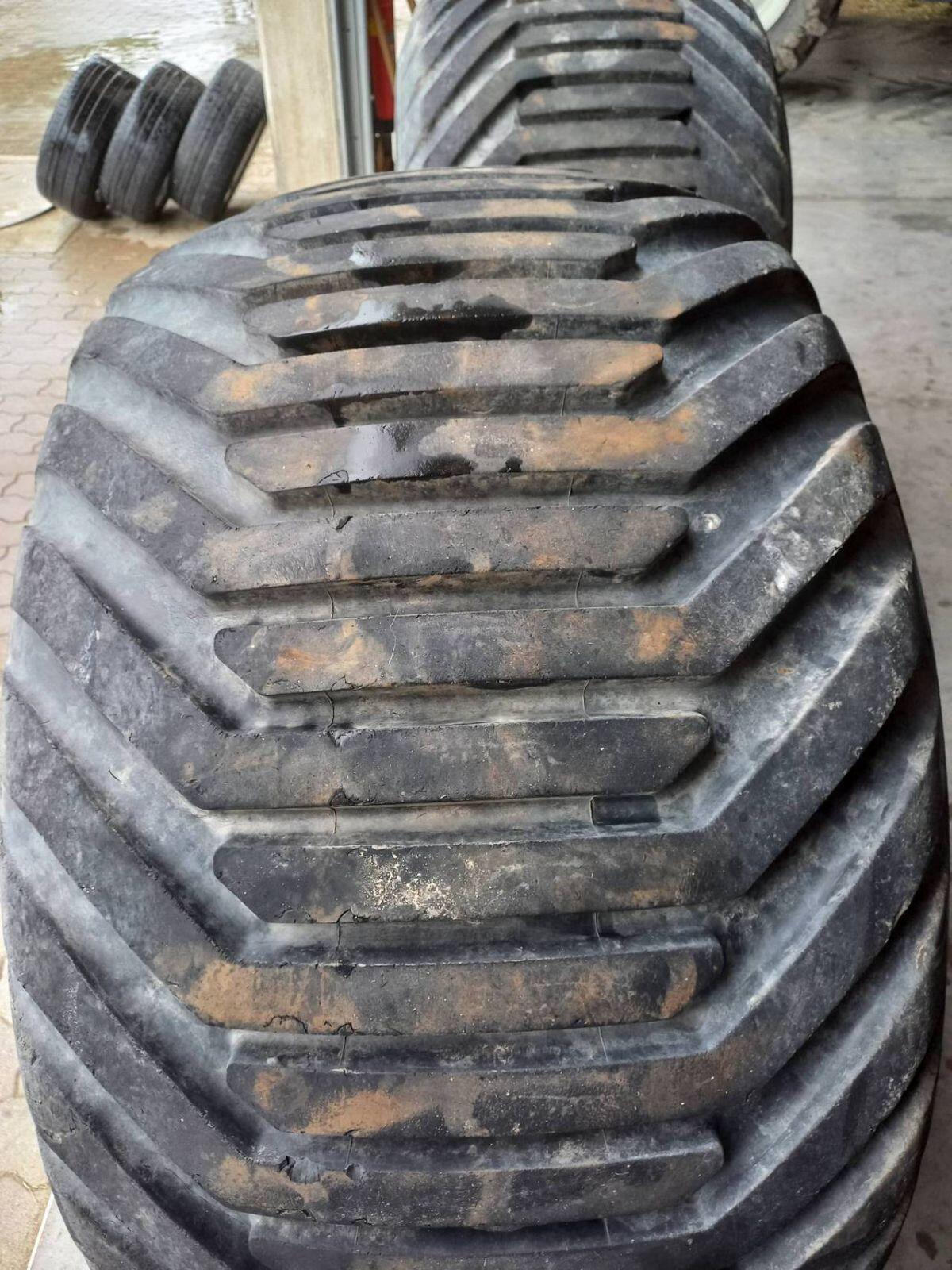 Reifen der Marke BKT 700 50-22.5 1