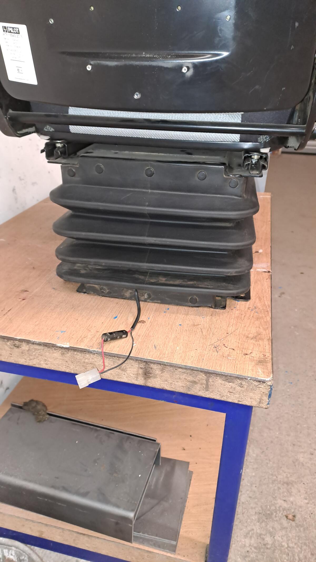 Verkaufe  Traktorsitz 3