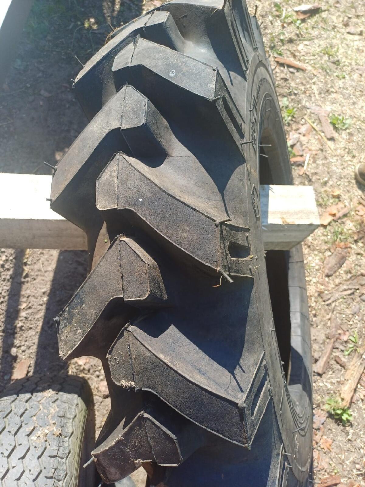 Reifen für MTZ82-Traktor 3