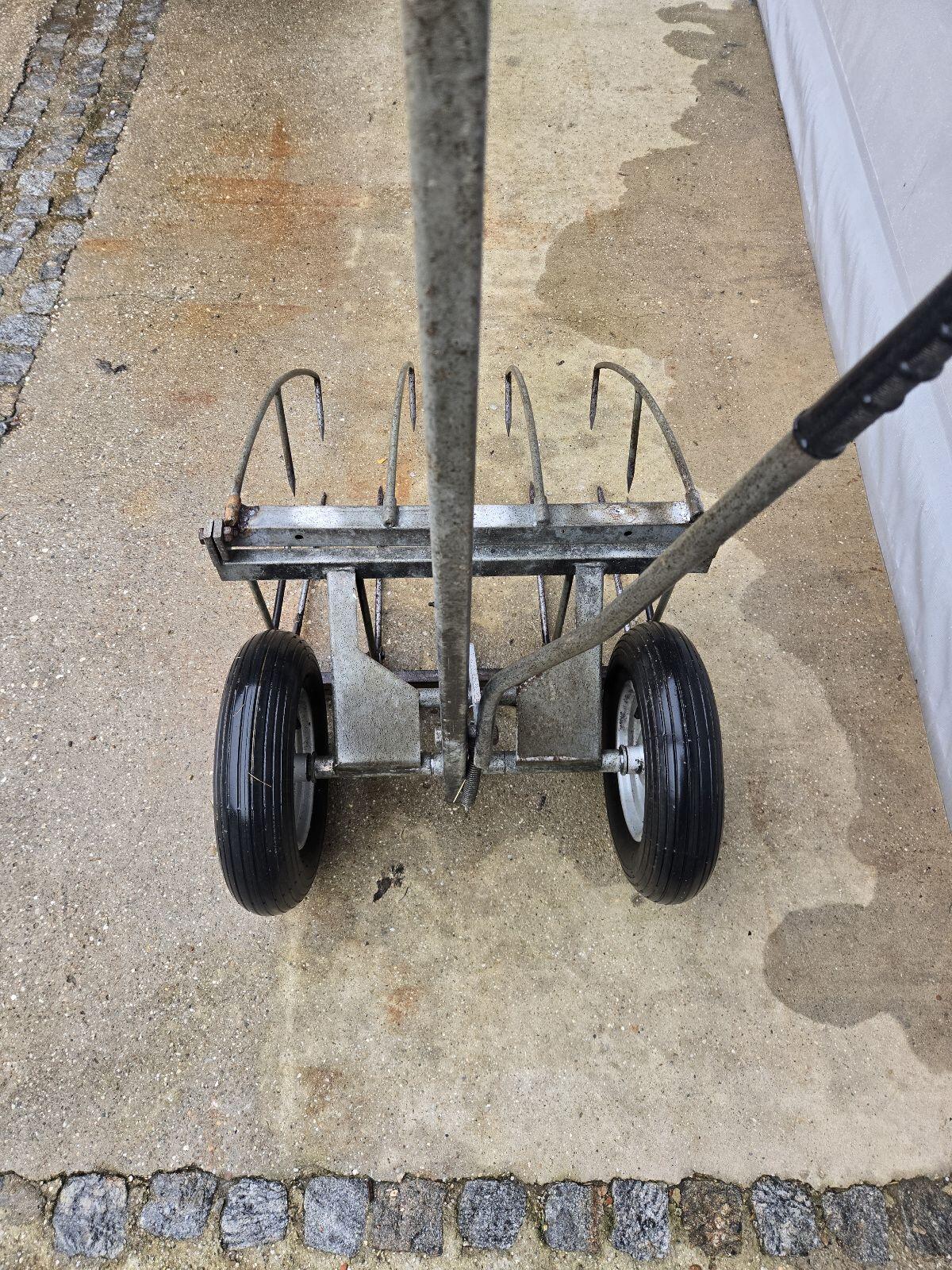 Futterwagen Futtergabel Heu Pferd Rind 2