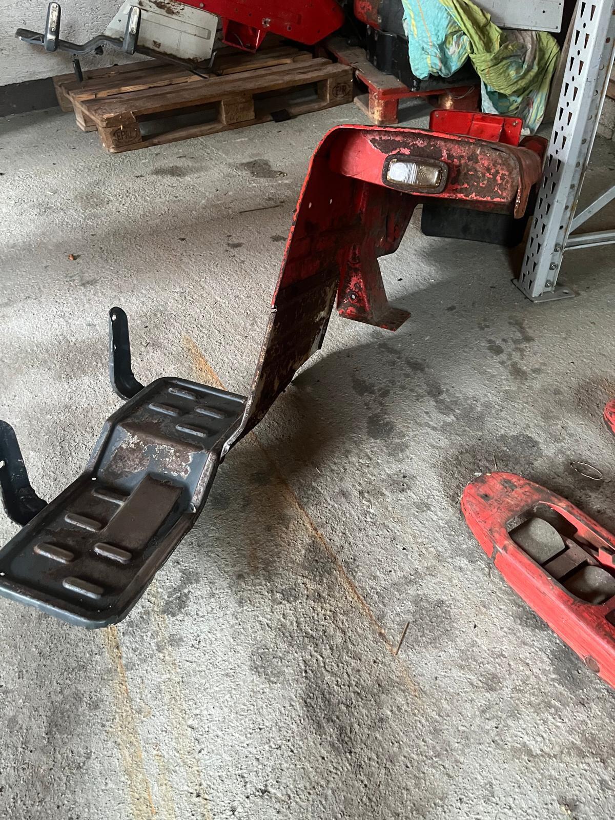 Verkaufe alle Blechteile von Lindner BF 350A 3