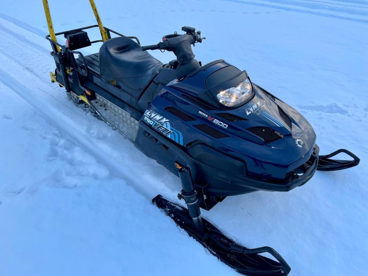 BRP Lynx Yeti Pro V 800 Skidoo Motorschlitten 1