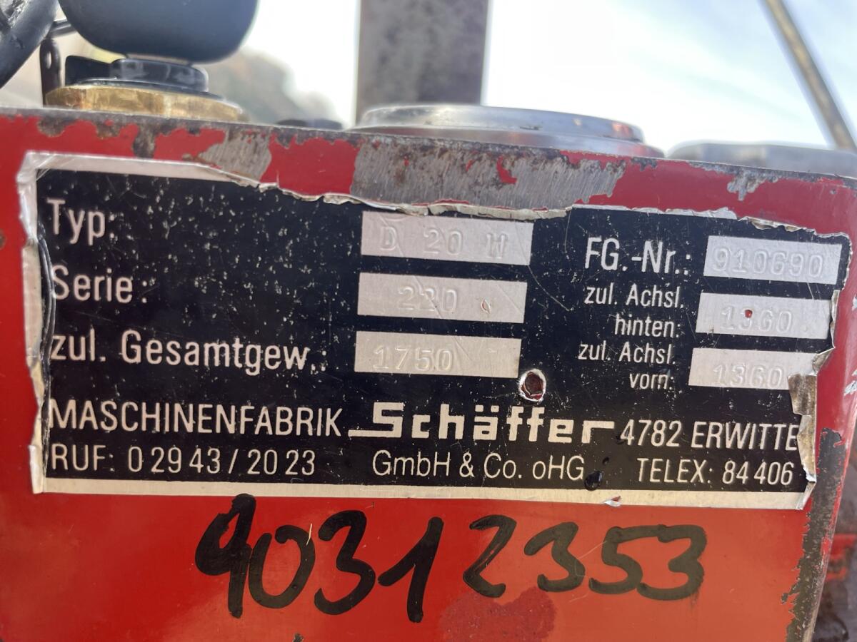 Hoflader Schäffer 220 3