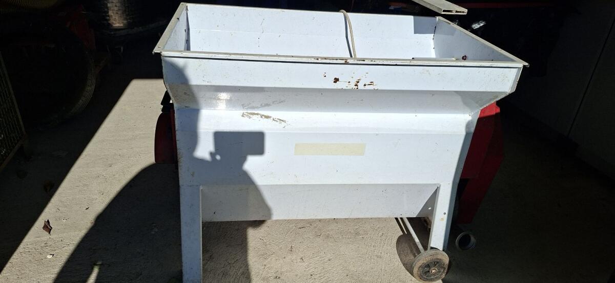 Abbeermaschine mit Pumpe Rebler Weintrauben 2