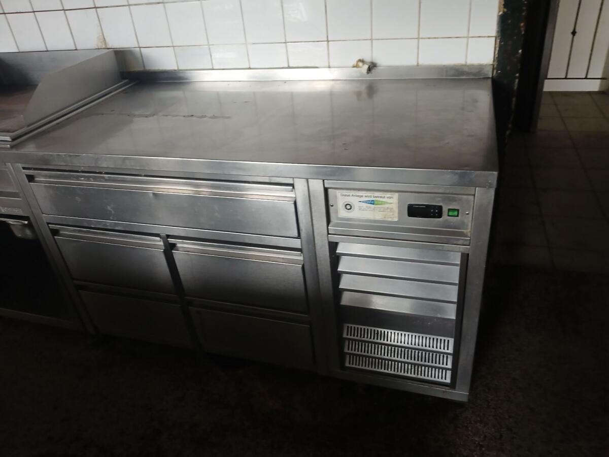 Niro Kasten gekühlt 136 x 75 cm 1