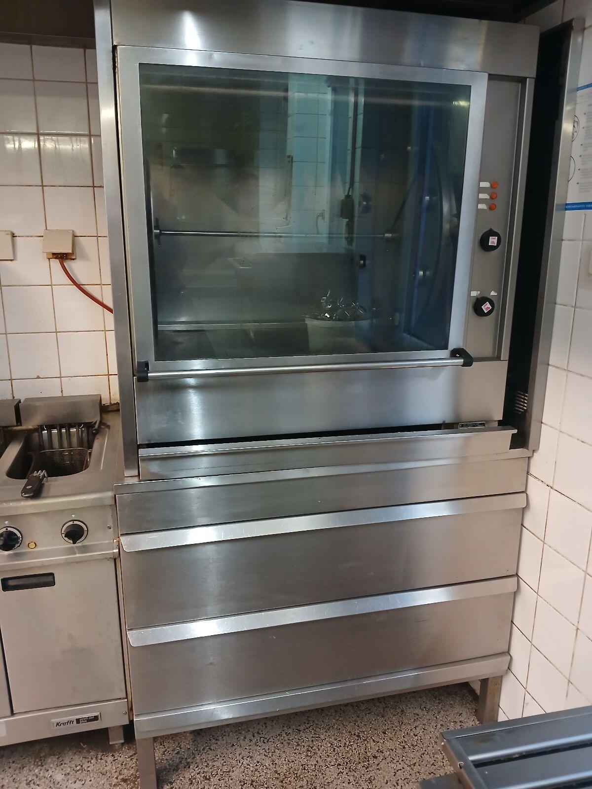 Hendlgriller mit acht Spießen und drei Laden 1