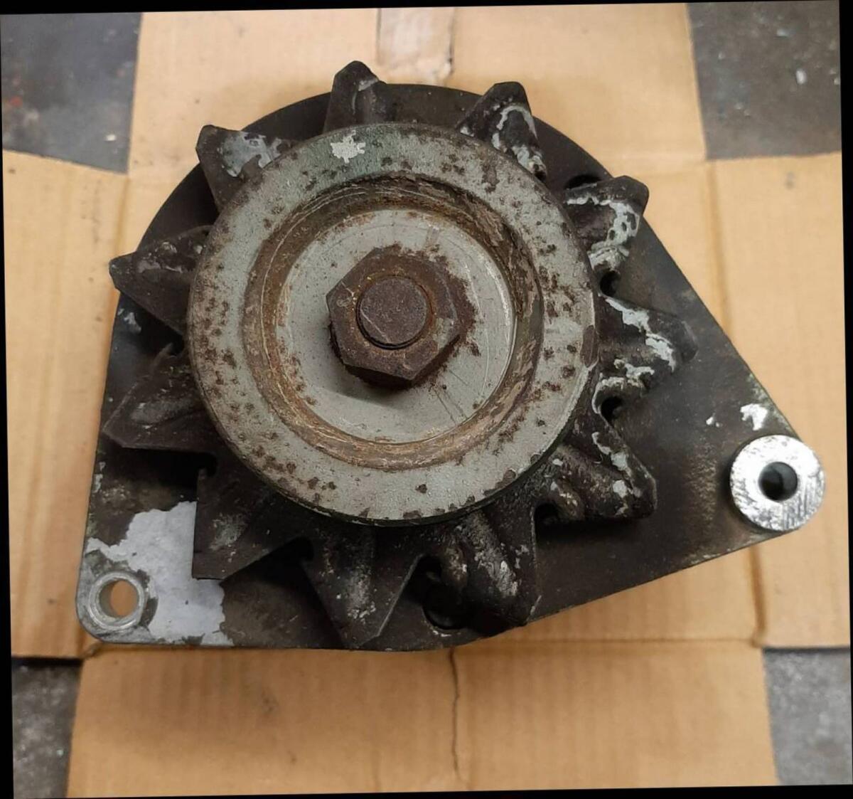 Defekte Bosch Lichtmaschine für Deutz Traktor 2