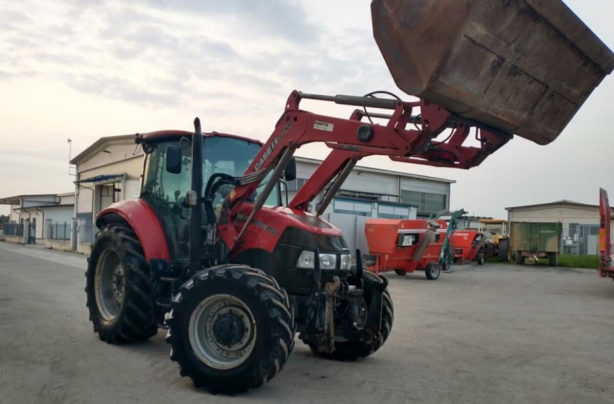 Case IH Farmall 115U 1