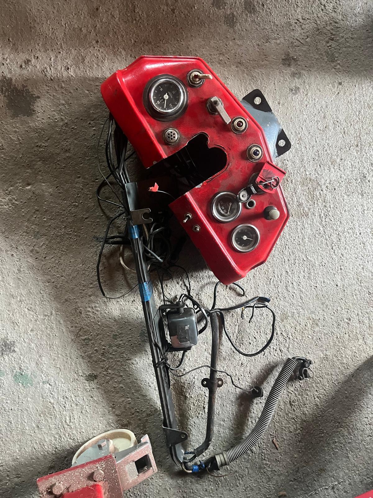 Verkaufe alle Blechteile von Lindner BF 350A 2