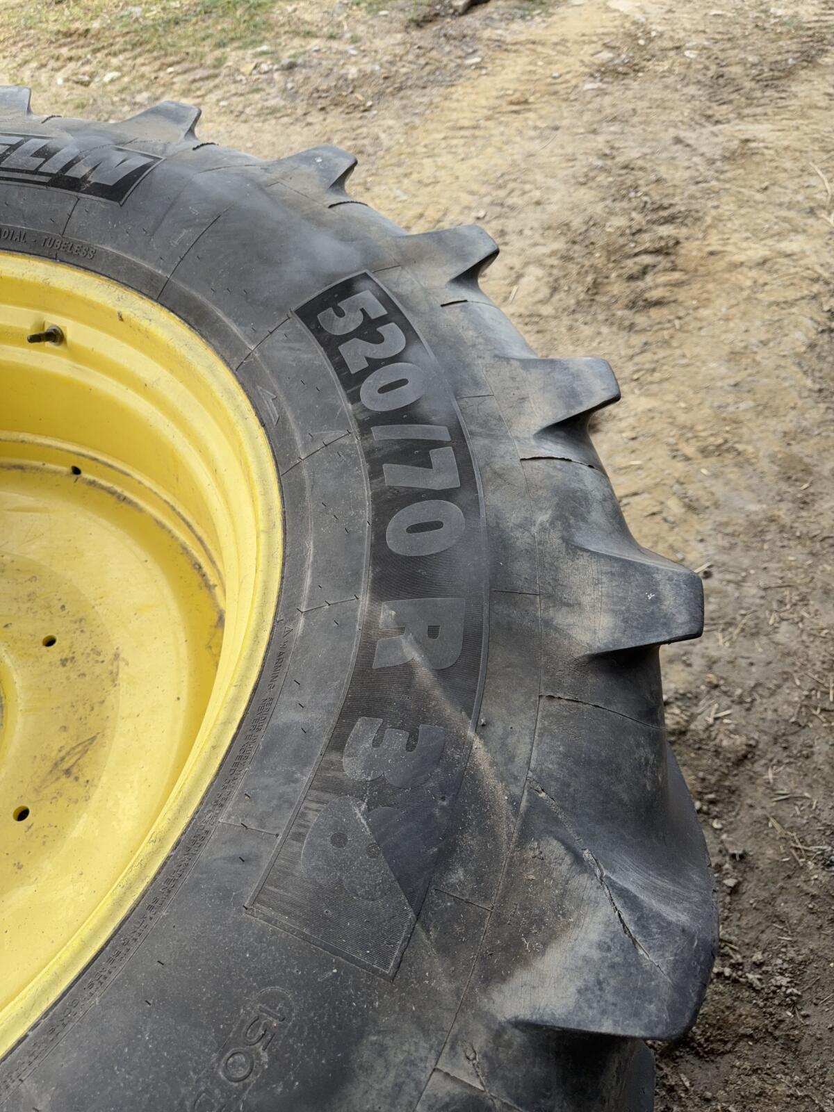 Reifen 520/70R34 und 380/85R24 (bzw. 14.9R24) 2