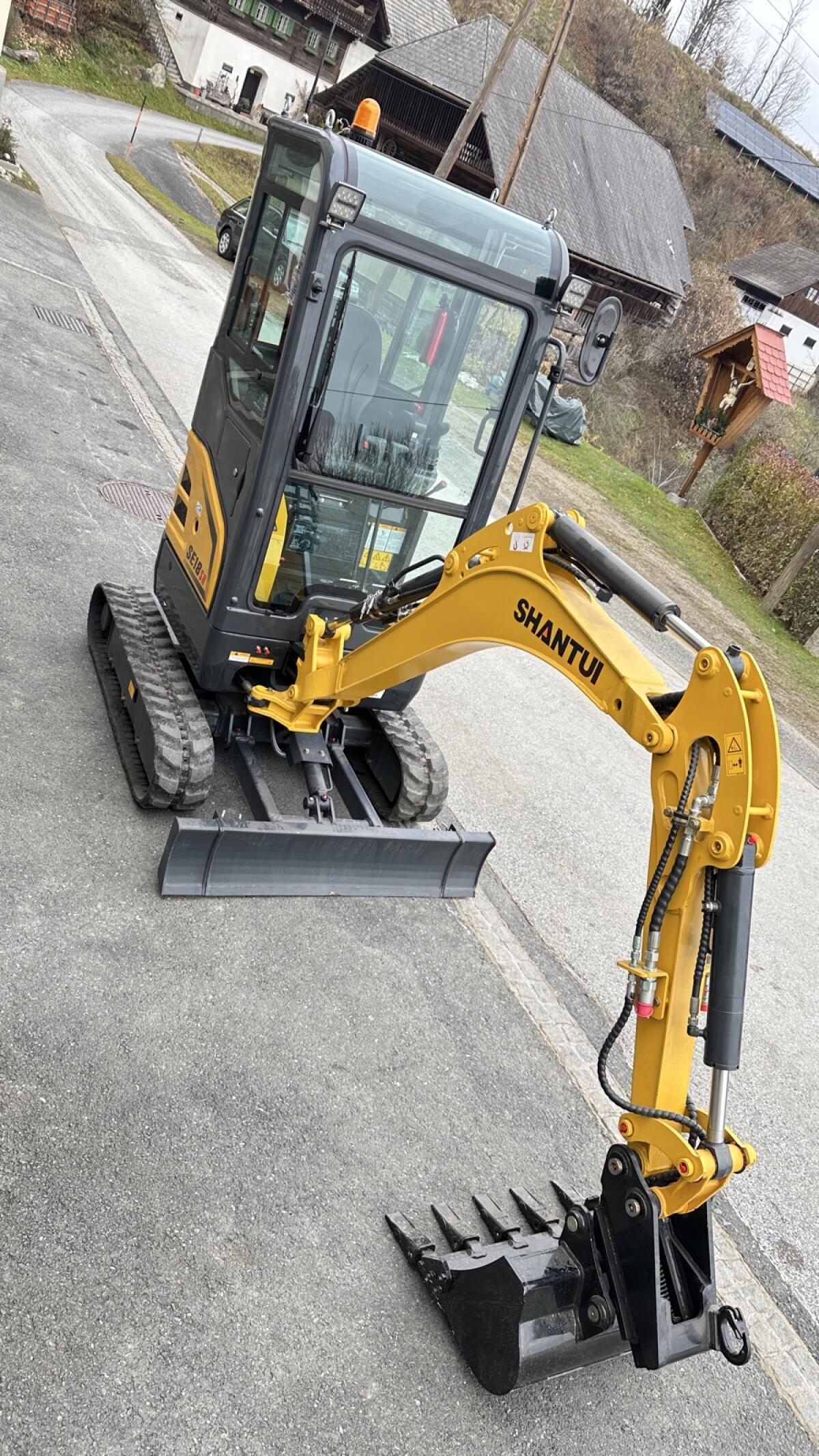 Shantui SE18SR Kubota D902 3-Zylinder-Motor 1